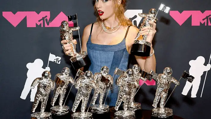 Taylor Swift, MTV Video Müzik Ödülleri’nde 9 ödül birden aldı!