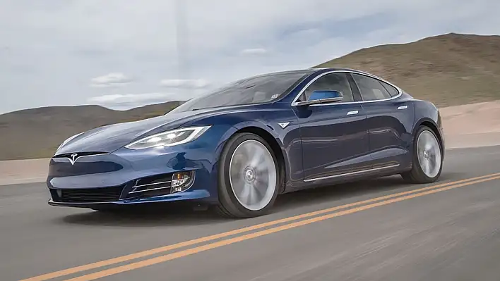 Tesla Araçların Kaydettiği Görüntüler İzleniyor mu?