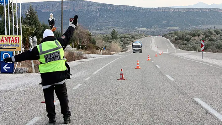 Ticari araçtan binlerce sentetik hap çıktı