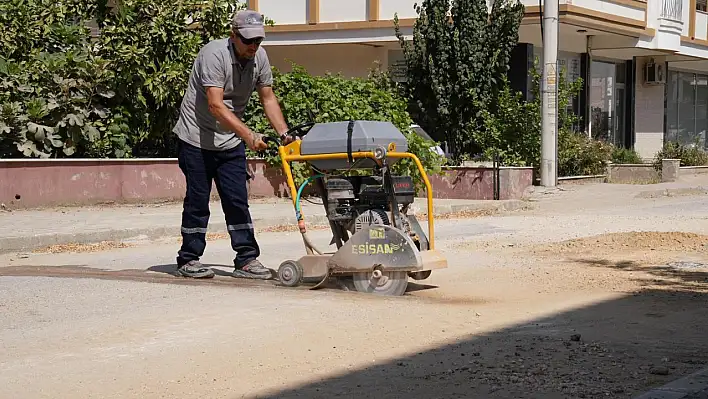 TİRE'DE ASFALT VE PARKE ÇALIŞMALARI SÜRÜYOR