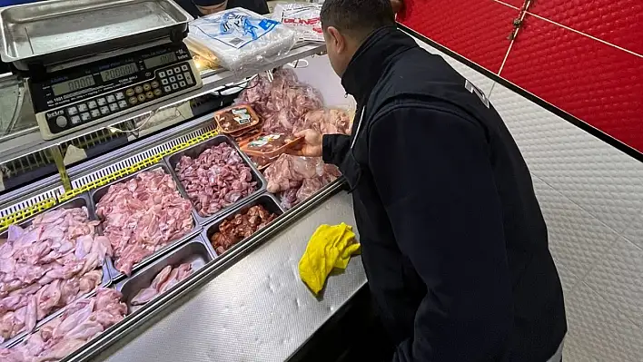 Tire'de Çiğ Tavuk Satıcılarına Sıkı Denetim