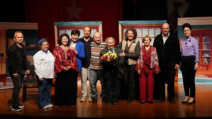 Tire'de Kadın Dayanışmasını Anlatan Tiyatro Oyunu Sanatseverlerle Buluştu