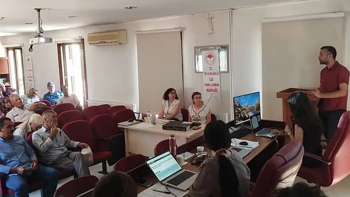Tire'de Muhtarlara Genel Tarım Sayımı Anlatıldı