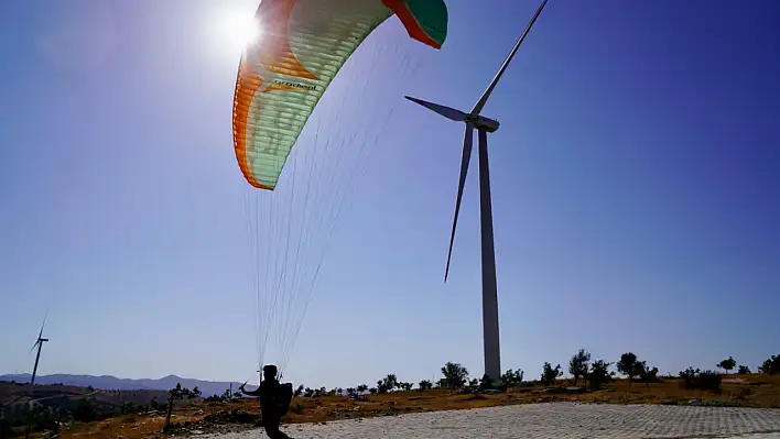 Tire'de Yamaç Paraşütü Festivali Başladı