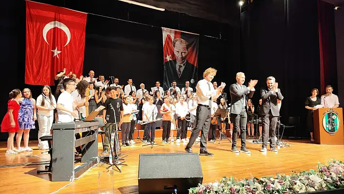 Tire Fatih Ortaokulu'ndan Duygusal ve Sanatsal Bir Gece