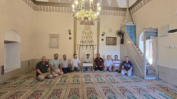 Tire Müftülüğü'nde 'Kitap Okuyorum' Projesi Sürdürülüyor: Din Görevlileri Her Ay Aynı Çatıda Buluşuyor