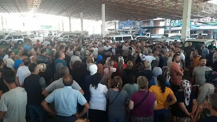 Torbalı'da grev kararı alan pazarcılar tezgah kapattı