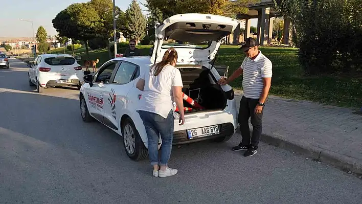 Trafik kurallarını ihlal eden sürücüler yeni sürücü adaylarına zor anlar yaşatıyor