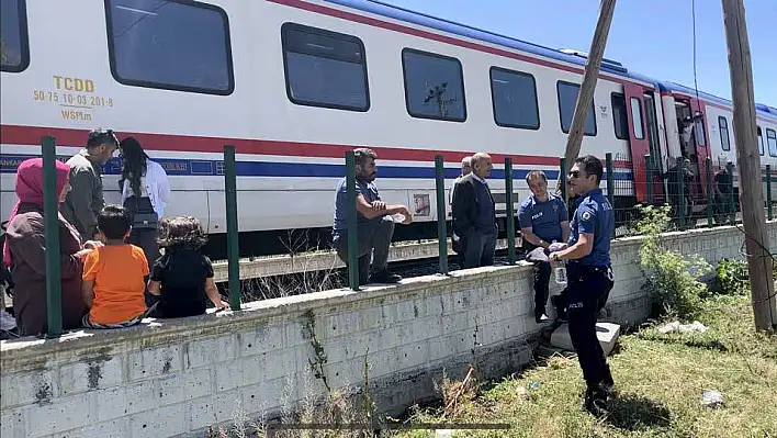 Trenin çarptığı 3 yaşındaki çocuk hayatını kaybetti