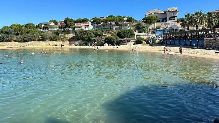 Ünlü tatil beldesinde plaja lağım suyu aktı