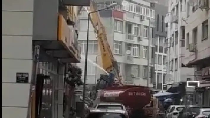 Yağmurlu havada toza su sıkıldı
