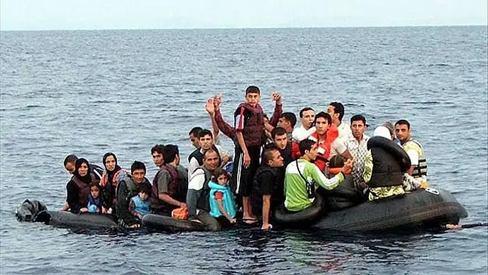 Yunan askerleri kaçak göçmenleri ölüme terk ediyor