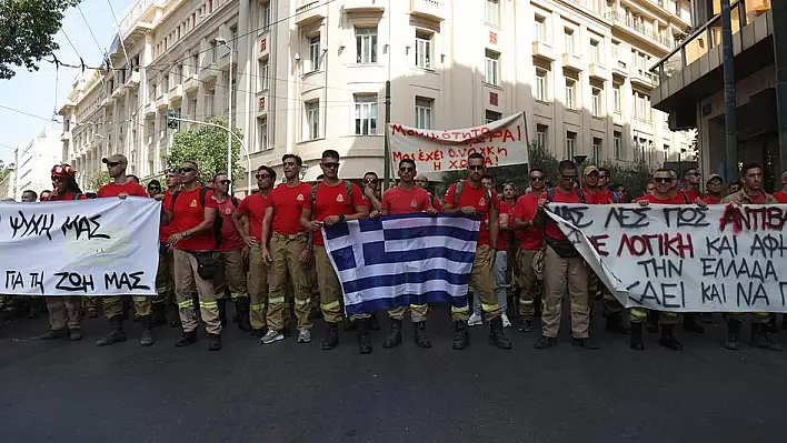 Yunanistan'da yeni çalışma yasa tasarısı protesto edildi