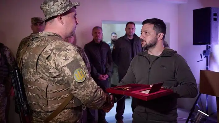 Zelenskiy, Donetsk Bölgesinde Ukraynalı Askerleri Ziyaret Etti