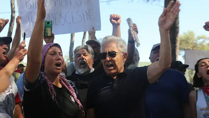 Zülfü Livaneli, Akbelen’de direnenlerle şarkı söyledi