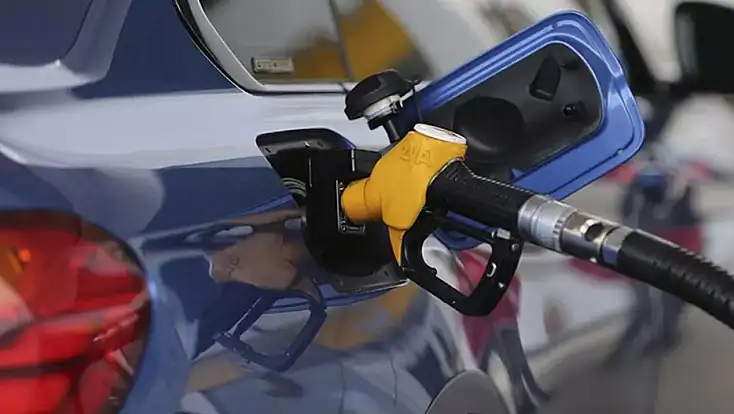 AKARYAKITTA YENİ ZAM KAPIDA: İZMİR’DE MOTORİN 60 TL SINIRINA DAYANIYOR