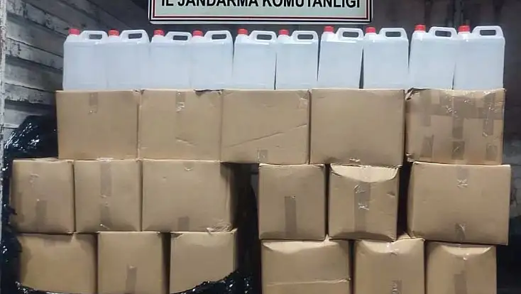 İZMİR'DE KAÇAK ALKOL OPERASYONU: 860 LİTRE ETİL ALKOL ELE GEÇİRİLDİ