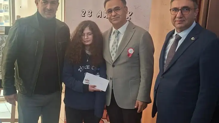 TİRE’Lİ ÖĞRENCİYE İL GENELİNDE ÖDÜL