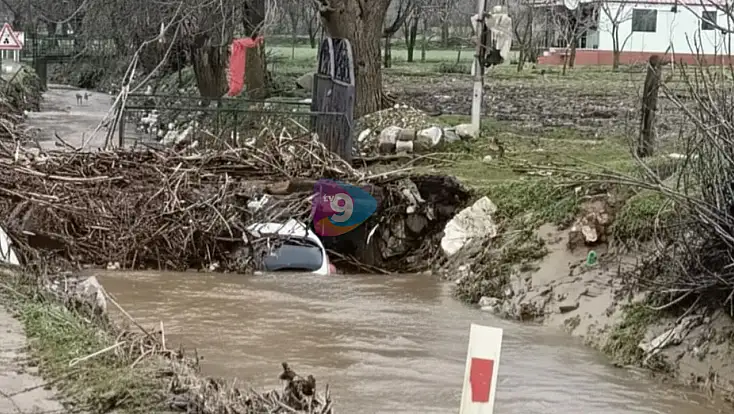 Ödemiş Subatan Yaylası’nda araç dereye uçtu