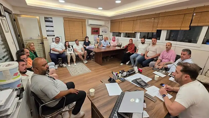 AK Parti Tire İlçe Teşkilatı, Haftalık Toplantısını Fabrika Sahasında Gerçekleştirdi