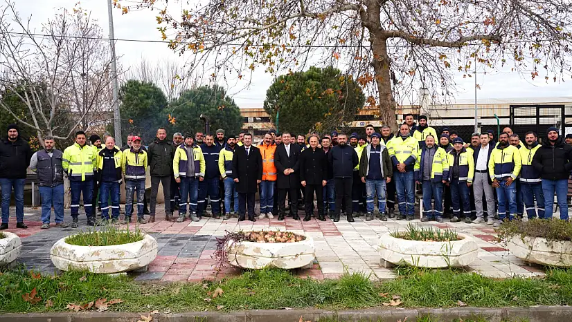 BAŞKAN OKUROĞLU BELEDİYE PERSONELİNİN YENİ YILINI KUTLADI