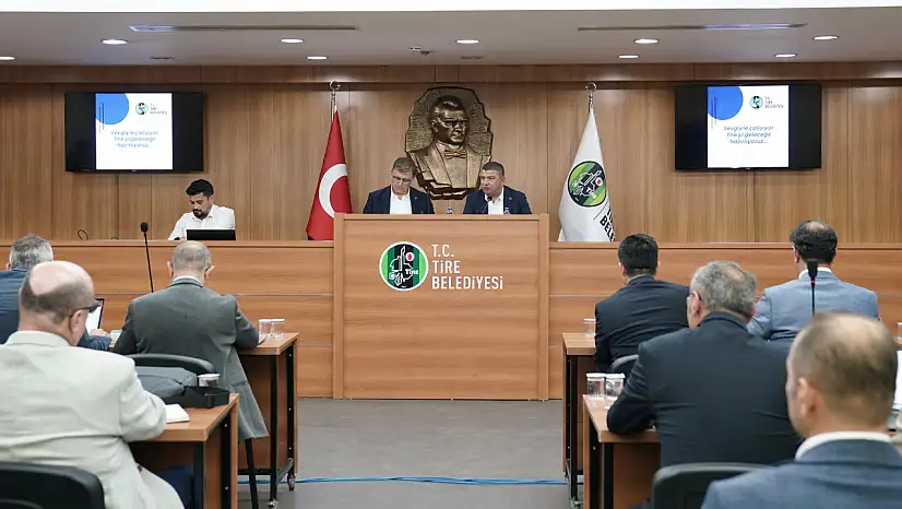Başkan Tugay, Tire'de Bürokratlarla ve Muhtarlarla Bir Araya Geldi