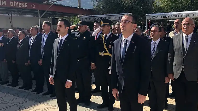 Beydağ'da Cumhuriyet Bayramı Coşkusu: Çelenk Töreniyle Kutlamalar Başladı