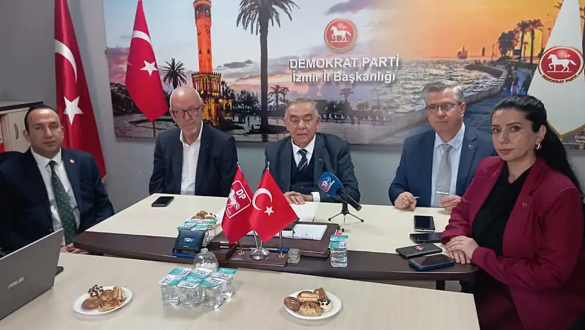 Haydar Altıntaş, Demokrat Parti İzmir İl Başkanlığı'nda basın toplantısı düzenledi