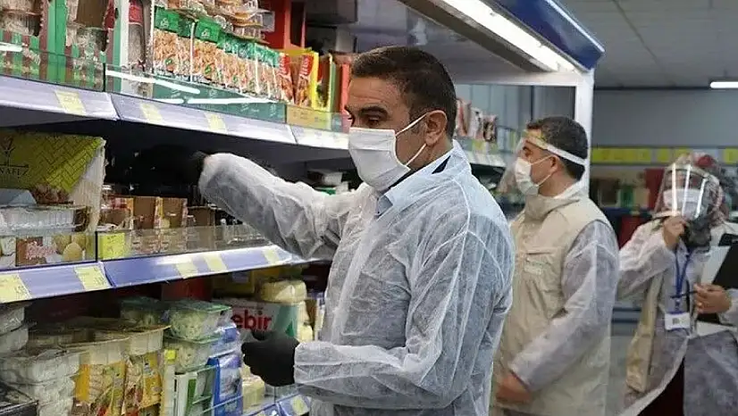 İzmir'de 30 Ton Tarihi Geçmiş Gıda Ele Geçirildi: Bakan Yumaklı 'Geçit Yok' Dedi