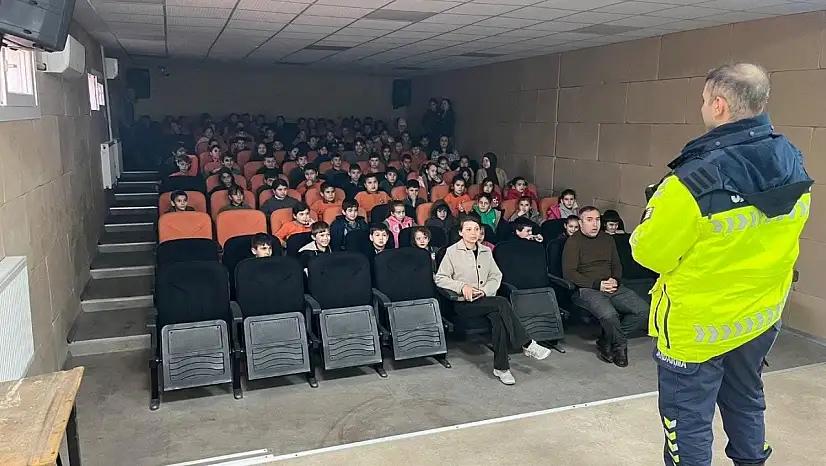 KİRAZ'DA ÖĞRENCİLERE TRAFİK GÜVENLİĞİ EĞİTİMİ