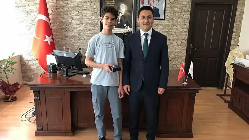 Kiraz Kaymakamı Karahan'dan LGS Şampiyonu Melih Demirel'e Tebrik Ziyareti