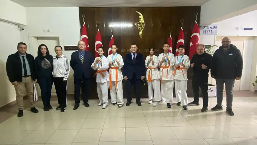 MADALYALI KARATECİLERDEN KAYMAKAM ERDOĞAN'A ZİYARET