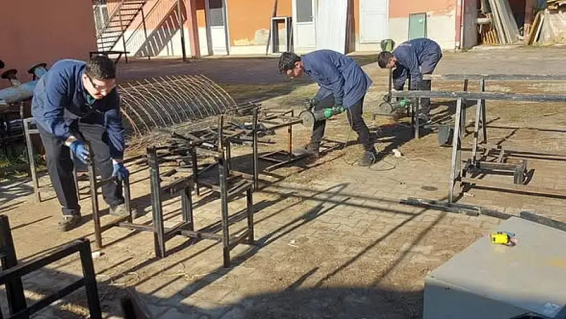 ÖDEMİŞ M.T.A. LİSESİ'NDE 'ATIK MALZEMEDEN SANATA' PROJESİ