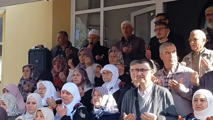 Ödemiş'te Umre Yolcuları Dualarla Uğurlandı