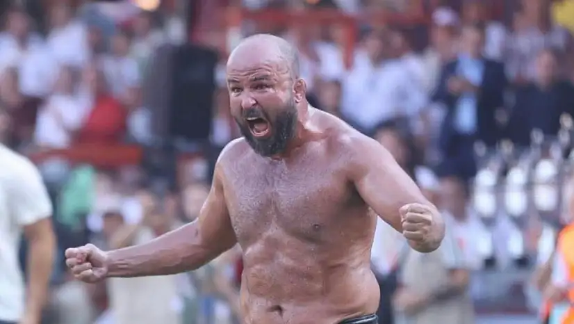 Orhan Okulu, altın kemeri kuşandı