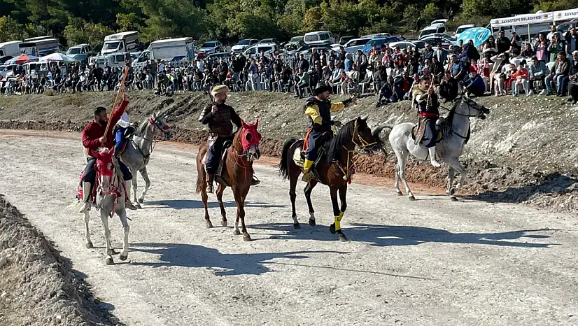 Savaştepe'de Tarihi Gün: Geleneksel Zafer Koşusu ve At Yarışları Büyük Coşkuyla Tamamlandı!