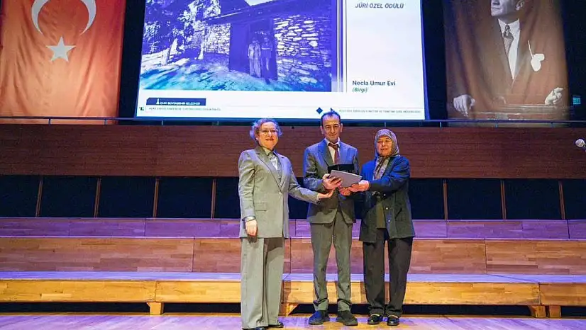 TARİHE SAYGI'DA ÖDEMİŞ DAMGASI: 6 ÖDÜL BİRDEN