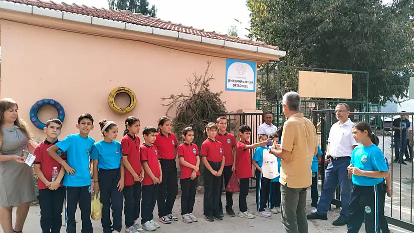 Tire'de Öğrencilerden Yaşlılara Anlamlı Ziyaret