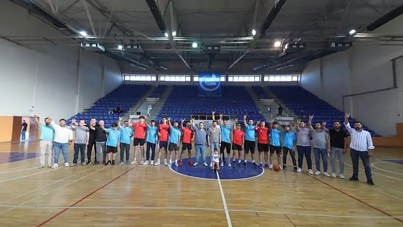 Ülkü Ocakları Ödemiş İlçe Başkanlığı ile Tire İlçe Başkanlığı Basketbol Maçında Karşılaştı