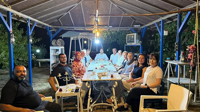 AK Parti Tire İlçe Yönetimi Haftalık Toplantısını Gerçekleştirdi