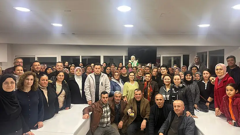 ARİS MEDYA A.Ş. VE VİZYON MEDYA'DAN BAŞKAN MURAT ÖNCEL'E 'YILIN İLÇE BAŞKANI' ÖDÜLÜ