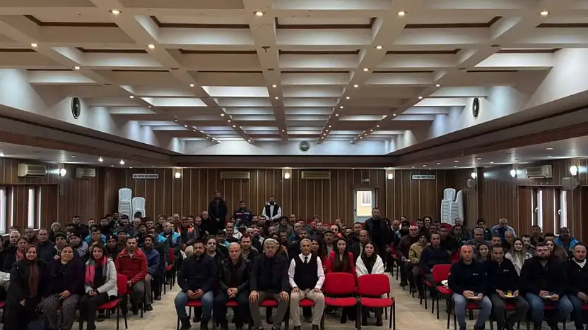 BAŞKAN COŞKUN, BELEDİYE PERSONELİYLE YENİ YILI KARŞILADI EMEKÇİLERE TEŞEKKÜR VE YENİ YIL MESAJI