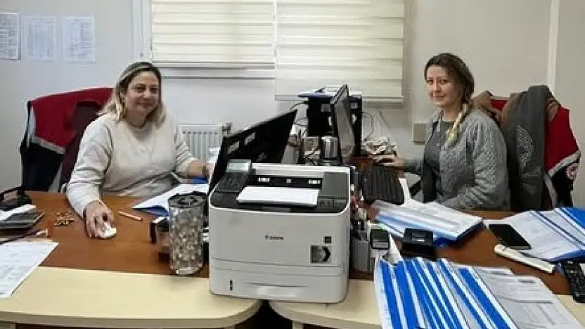 BAYINDIR'DA ÇKS KAYITLARI İÇİN HAFTA SONU MESAİSİ ÇİFTÇİLERE KOLAYLIK SAĞLANIYOR