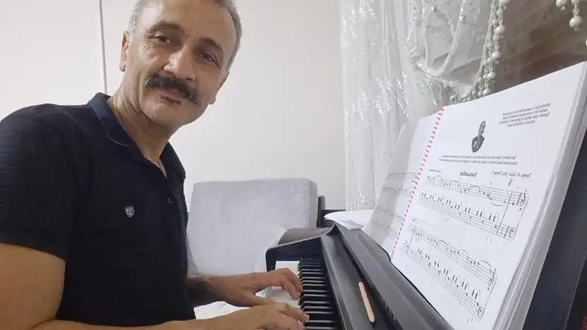BERKANT KOŞAR, EGE'NİN YETENEKLİ SESİ OLARAK SANAT YAŞAMINI SÜRDÜRÜYOR
