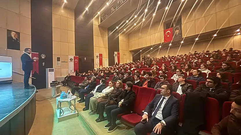 GENÇ LİDER ADAYLARINA İLHAM VEREN KONFERANS