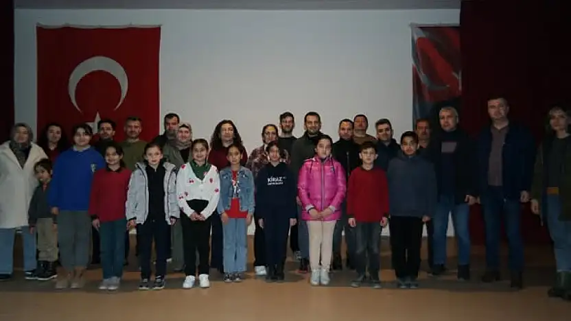 KİRAZ'DA 5. SINIFLAR ARASI İSTİKLAL MARŞI YARIŞMASI HEYECANI