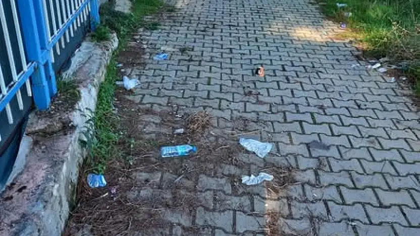 Kiraz'da Çay Kenarı Yürüyüş Yolu Öğrenciler ve Vatandaşlar İçin Tehlike Oluştu