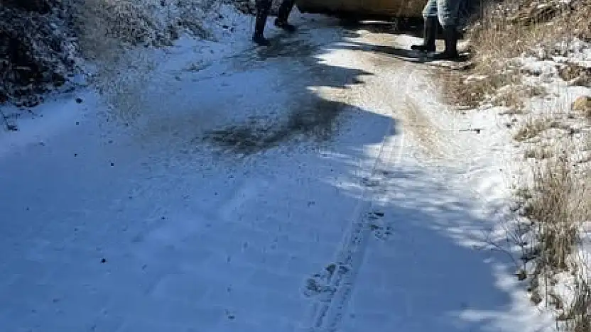 KİRAZ'DA YOĞUN KAR ALARMI: BELEDİYE EKİPLERİ SAHADA