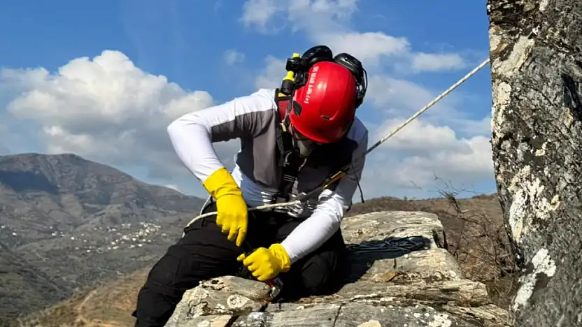 KÖYÜ TEHDİT EDEN KAYAYA MÜDAHALE