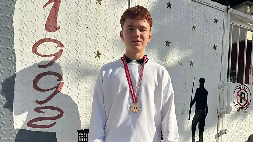 Mehmet Gürlek, Serbest Stil Güreşte İzmir Şampiyonu Oldu